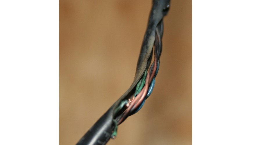 №2. Повреждение изоляции кабеля