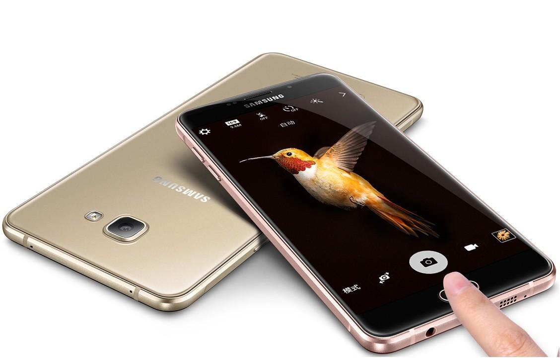 Рис.14. Samsung A9000 Galaxy A9 – огромный гаджет от популярного бренда