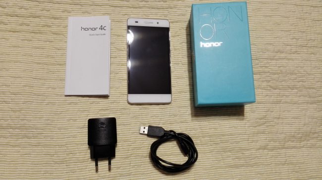 Вот в таком виде Huawei Honor 4C попадает в руки покупателям