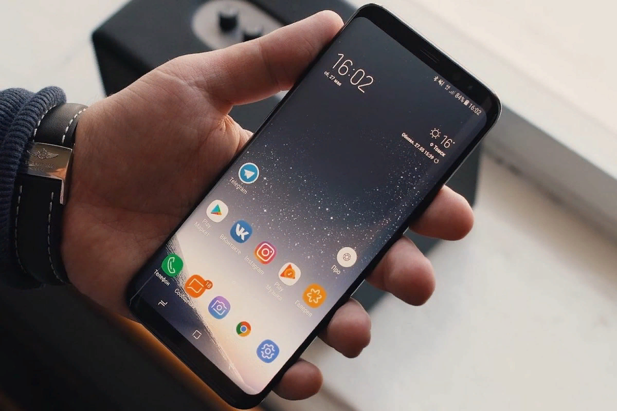 Рис. 8. Смартфон Galaxy S9 + – лучшая в 2018 году модель Samsung.