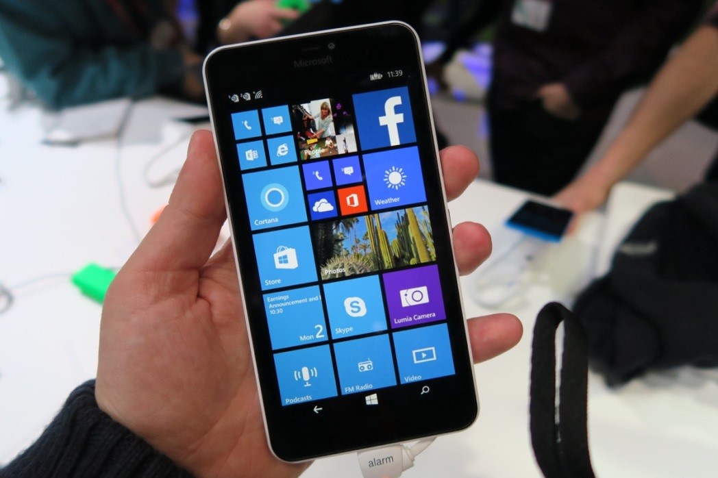 Вид телефона Microsoft Lumia 640 XL