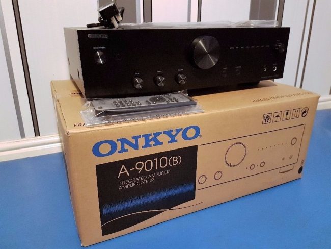 Коробка с ONKYO A-9010
